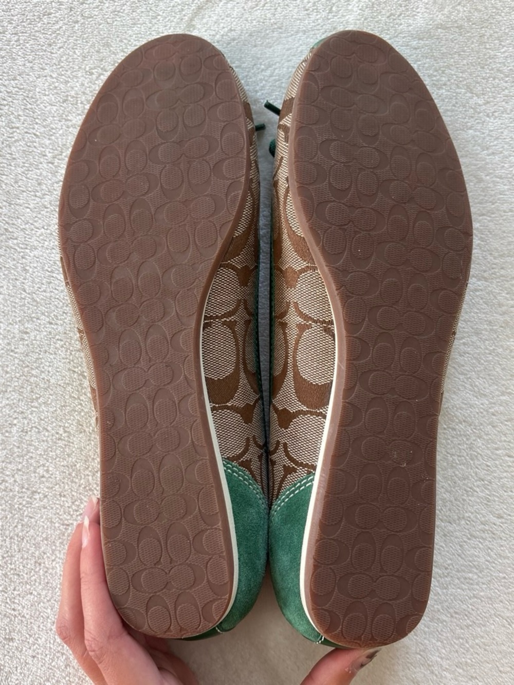 LIKE NEW/NEW Coach Tillie Green Tan Ballet Bow Flats Size 8.5 - Picture 3 of 7